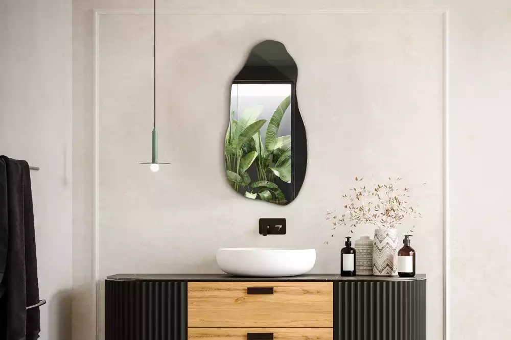 Oglindă decorativă suspendată cu formă asimetrică