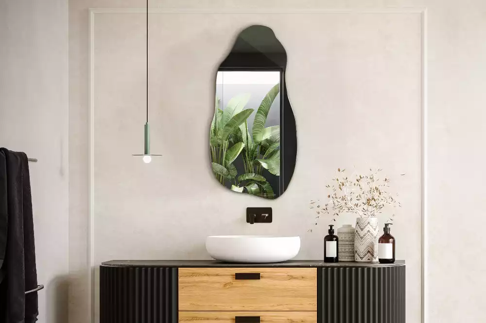 Oglindă decorativă suspendată cu formă asimetrică