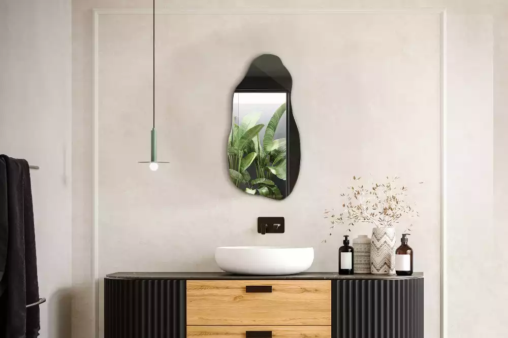 Oglindă decorativă suspendată cu formă asimetrică
