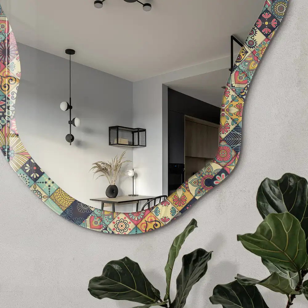 Oglindă decorativă neregulată cu imprimeu patchwork colorat