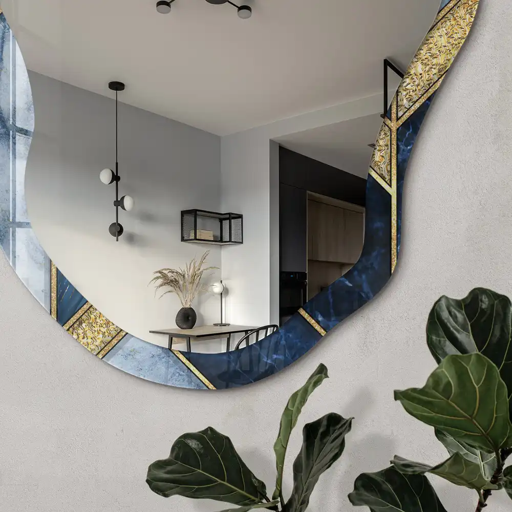 Oglindă decorativă cu formă neregulată și imprimeu mozaic albastru