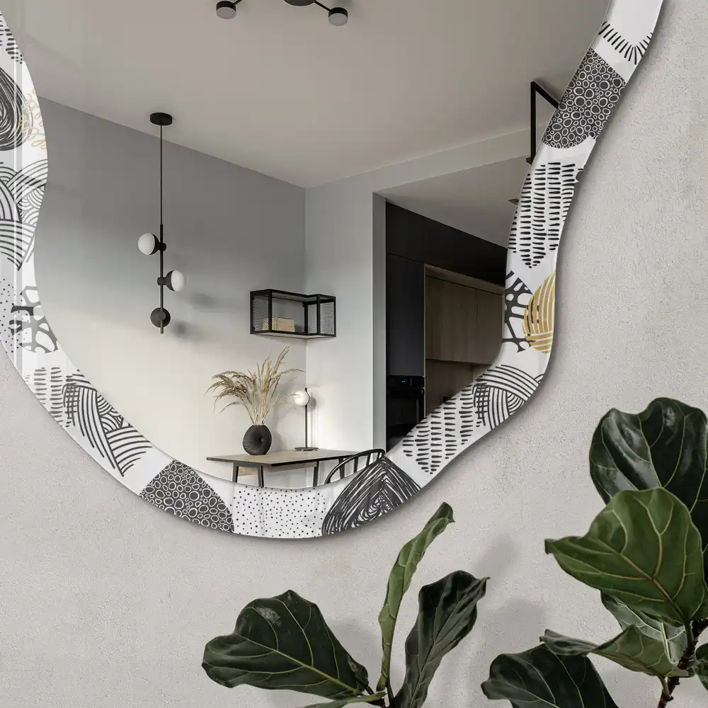 Oglindă neregulată cu imprimeu geometric inimi