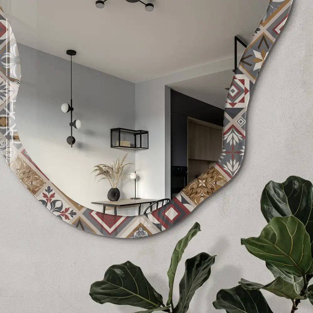 Oglindă decorativă cu formă neregulată și imprimeu mozaic