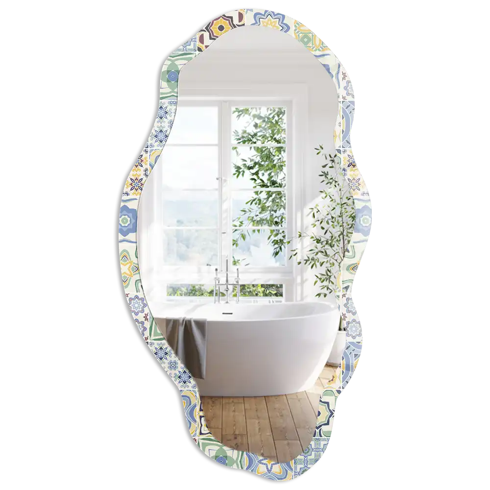 Oglindă decorativă cu formă neregulată și imprimeu mozaic vesel
