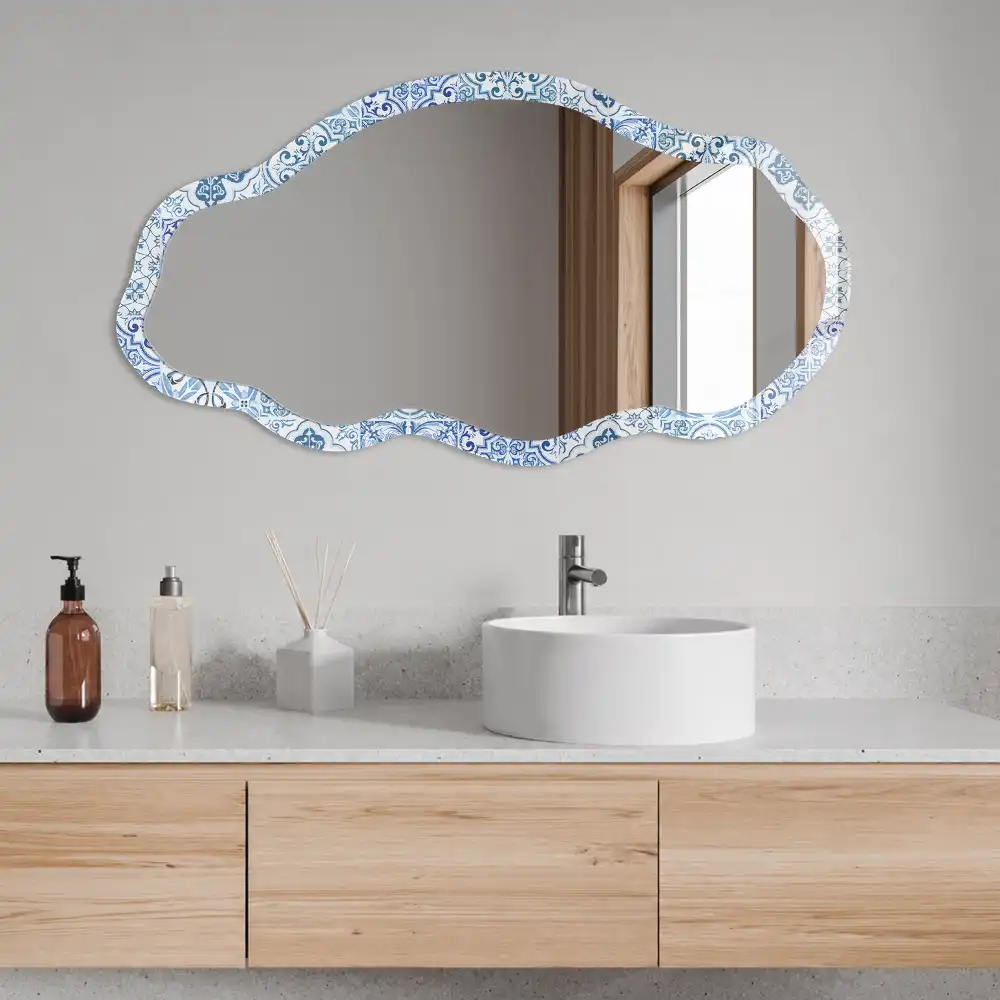 Oglindă neregulată cu imprimeu de plăci ceramice albastre