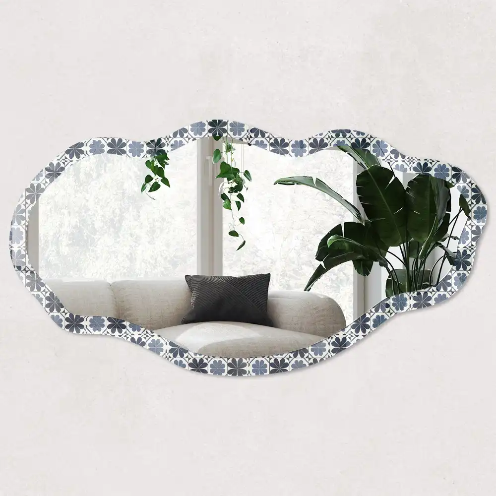 Oglindă decorativă cu formă neregulată și model geometric