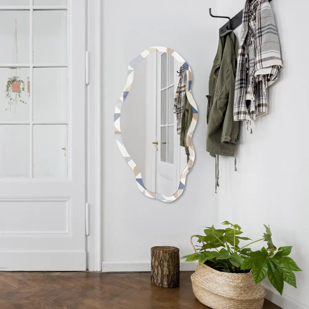 Oglindă decorativă cu formă neregulată și model geometric