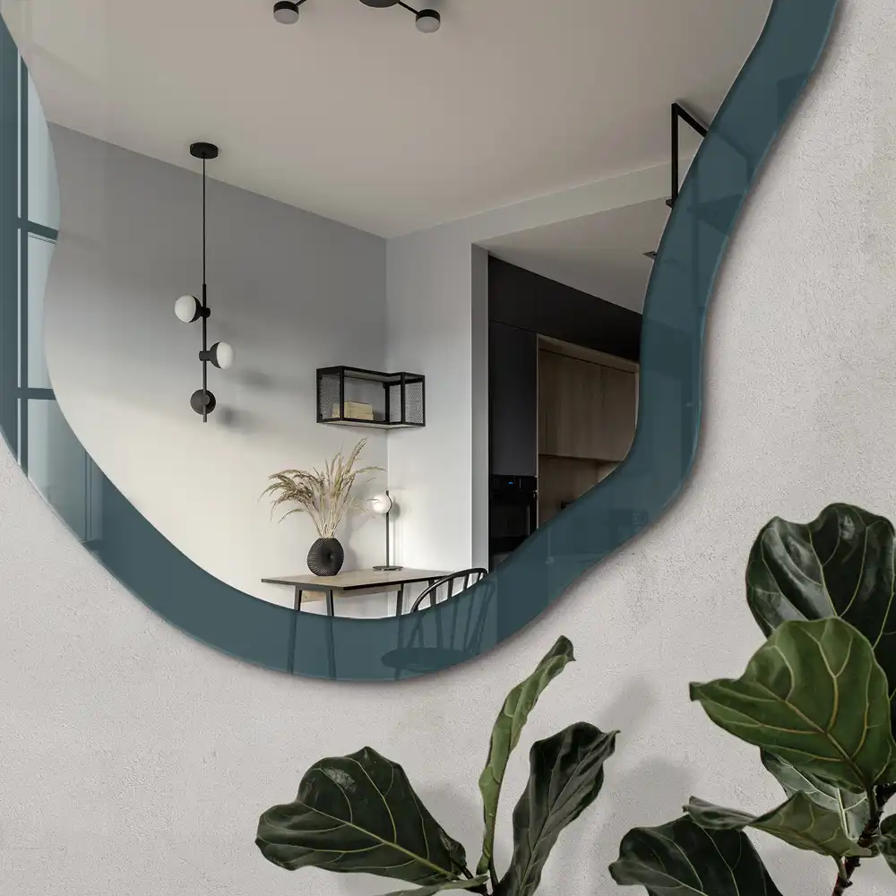 Oglindă decorativă cu formă neregulată și imprimeu turcoaz