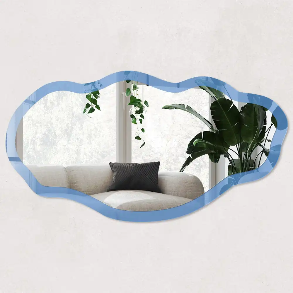 Oglindă decorativă cu formă neregulată și imprimeu albastru
