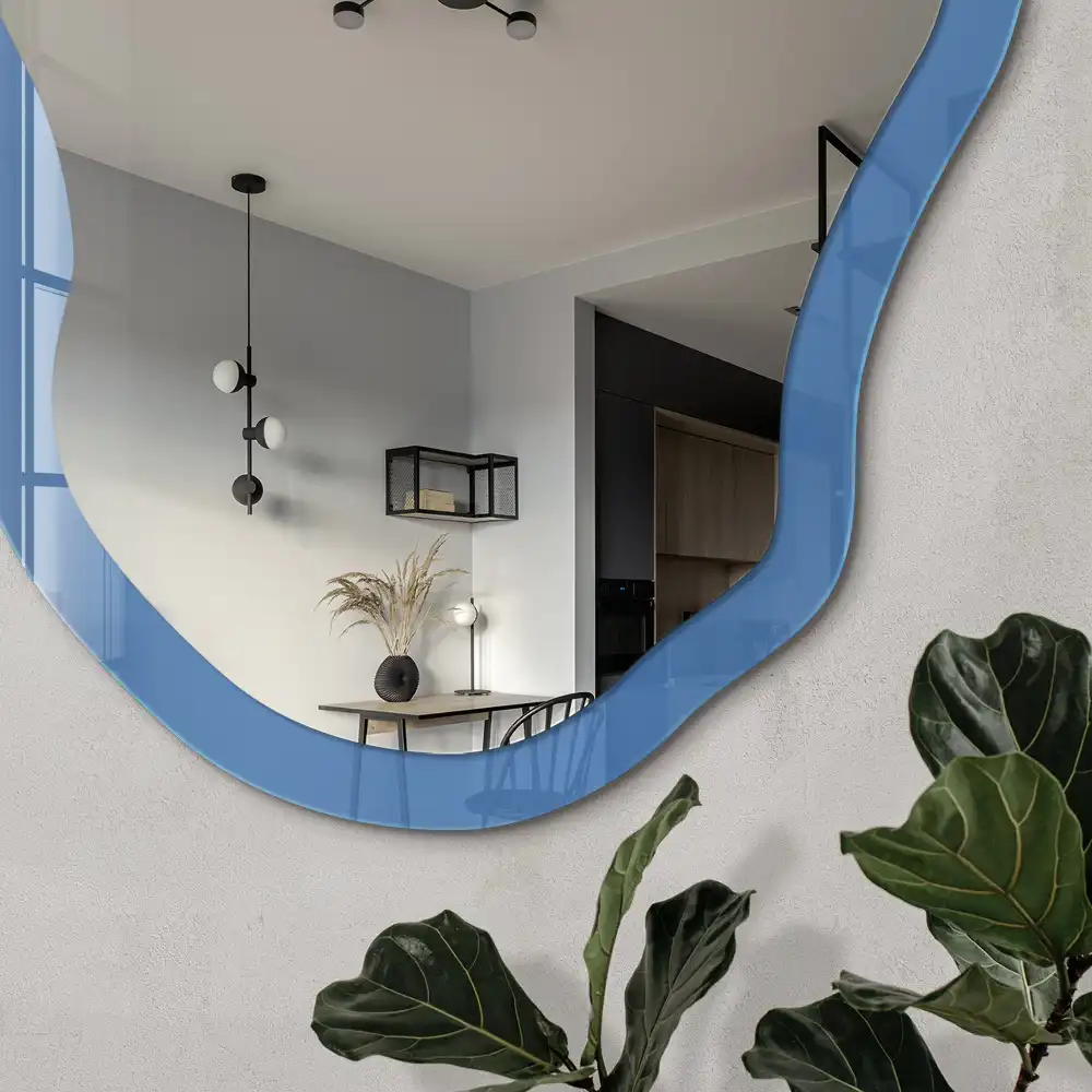 Oglindă decorativă cu formă neregulată și imprimeu albastru