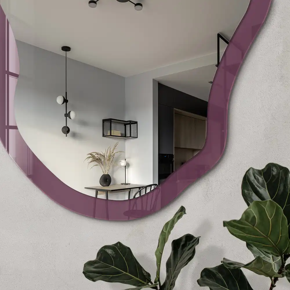 Oglindă decorativă neregulată cu imprimeu magenta