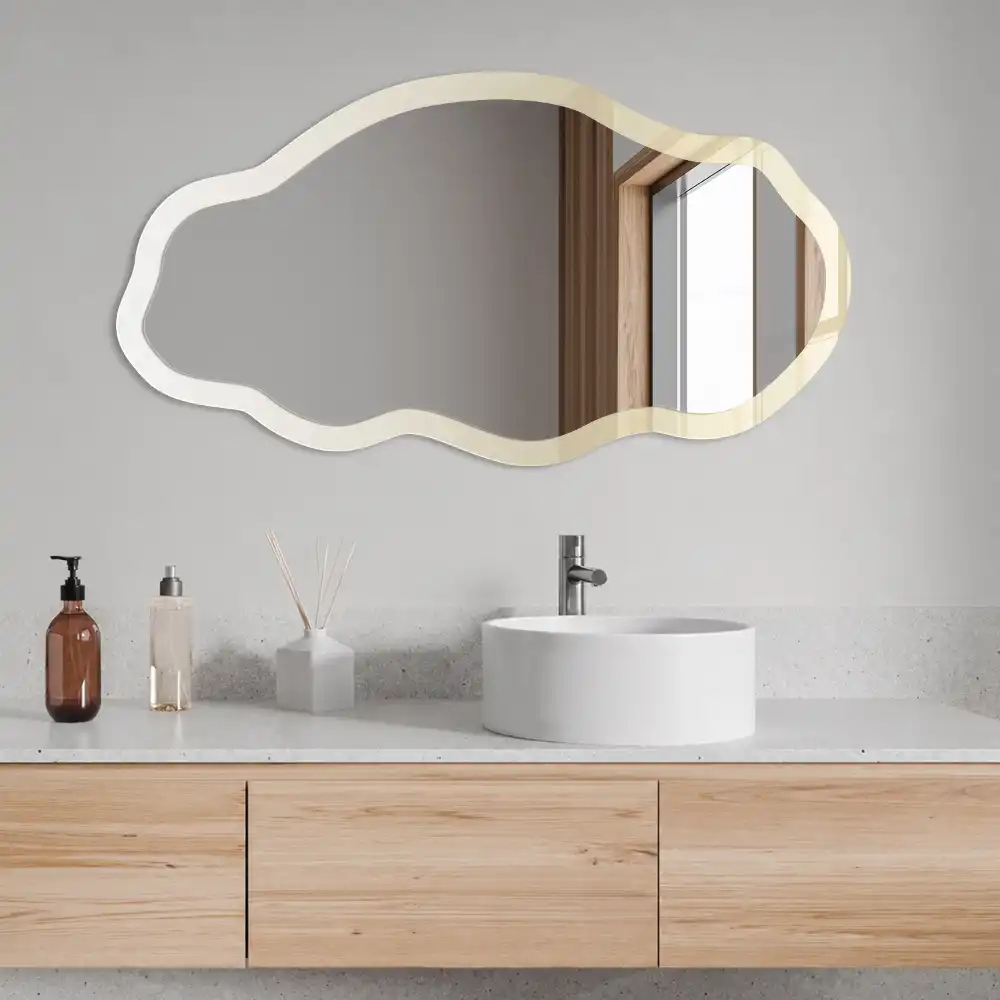 Oglindă decorativă cu formă neregulată și gradient crem