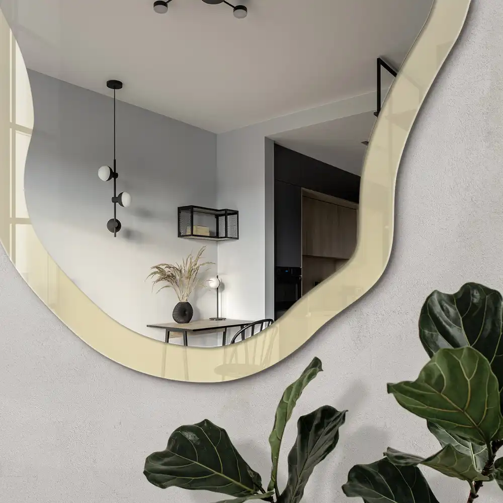 Oglindă decorativă cu formă neregulată și gradient crem