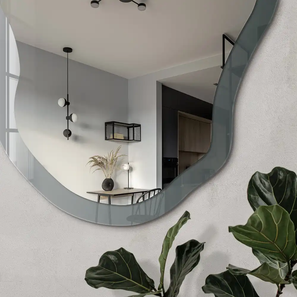 Oglindă decorativă cu formă neregulată și imprimeu în nuanțe de albastru