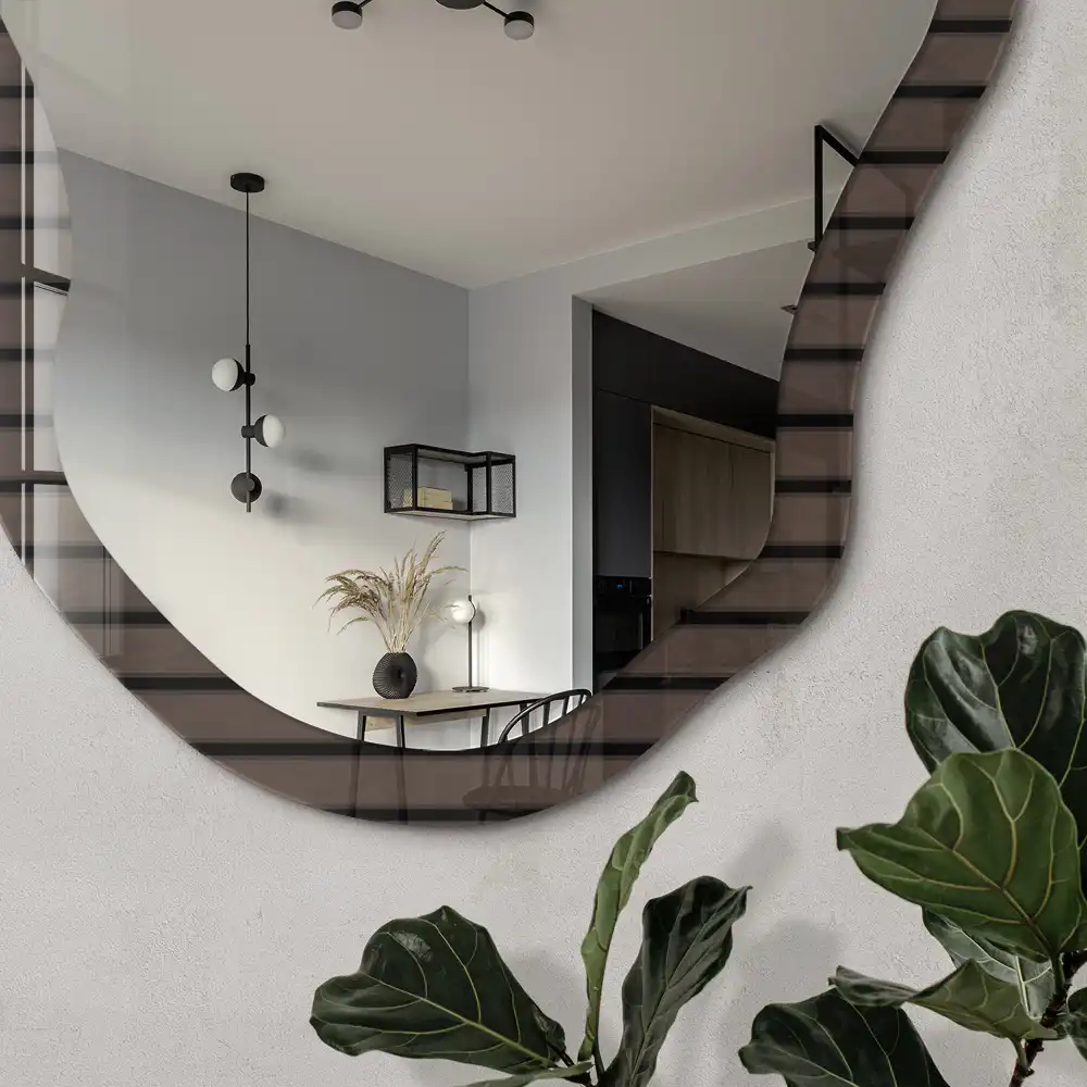 Oglindă decorativă cu formă neregulată și imprimeu barna csíkok