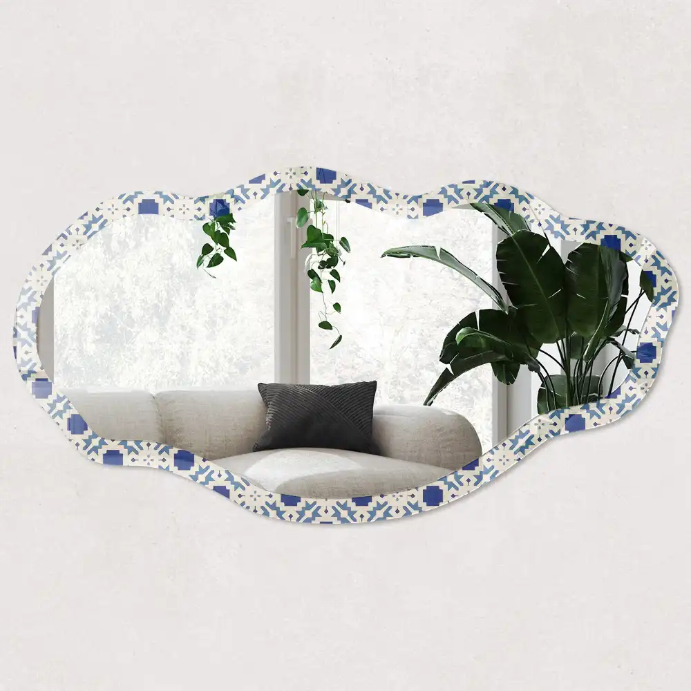 Oglindă decorativă cu formă neregulată și imprimeu mozaic albastru