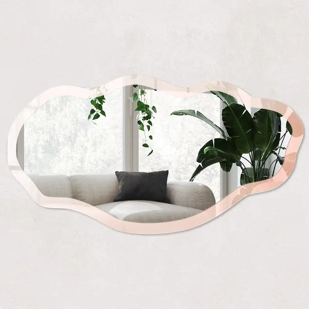 Oglindă decorativă cu formă neregulată și imprimeu minimalist pastel