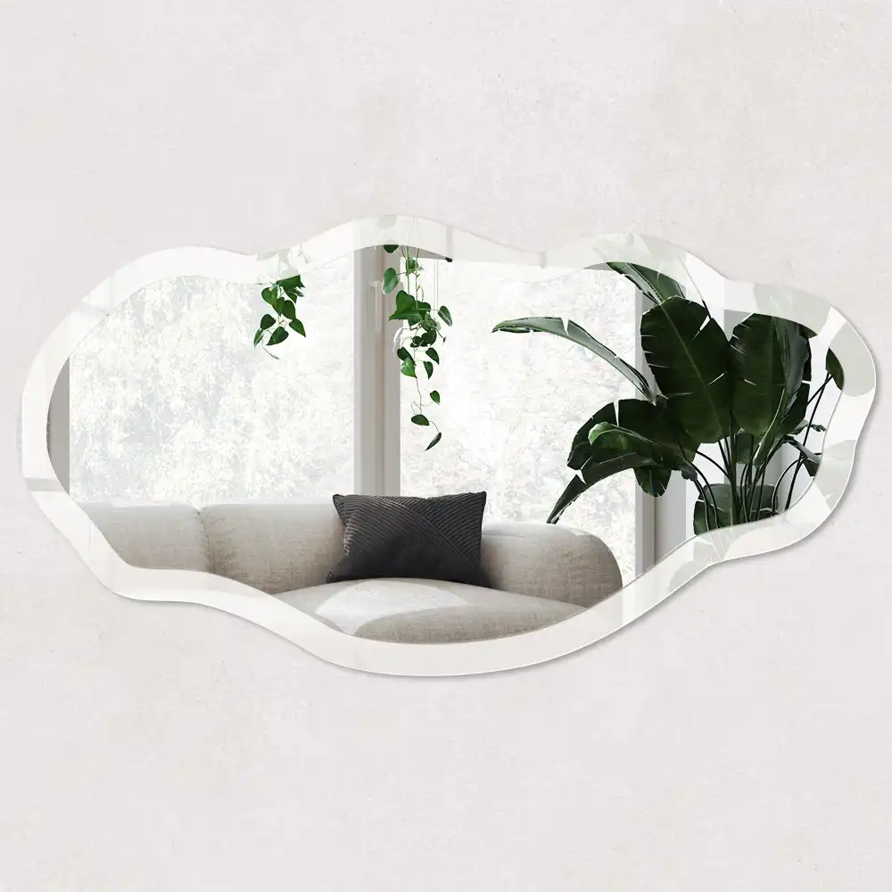 Oglindă decorativă cu formă neregulată și imprimeu gri deschis