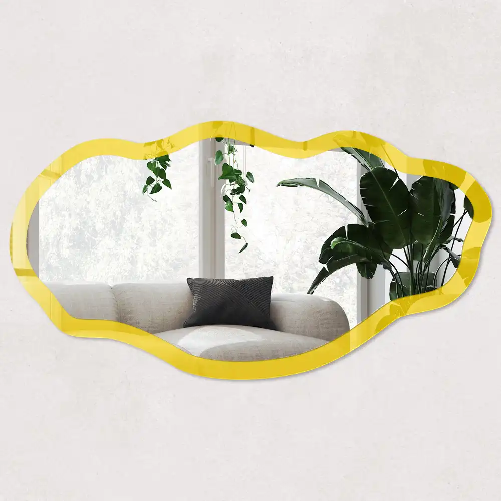 Oglindă decorativă cu formă neregulată și imprimeu galben intens