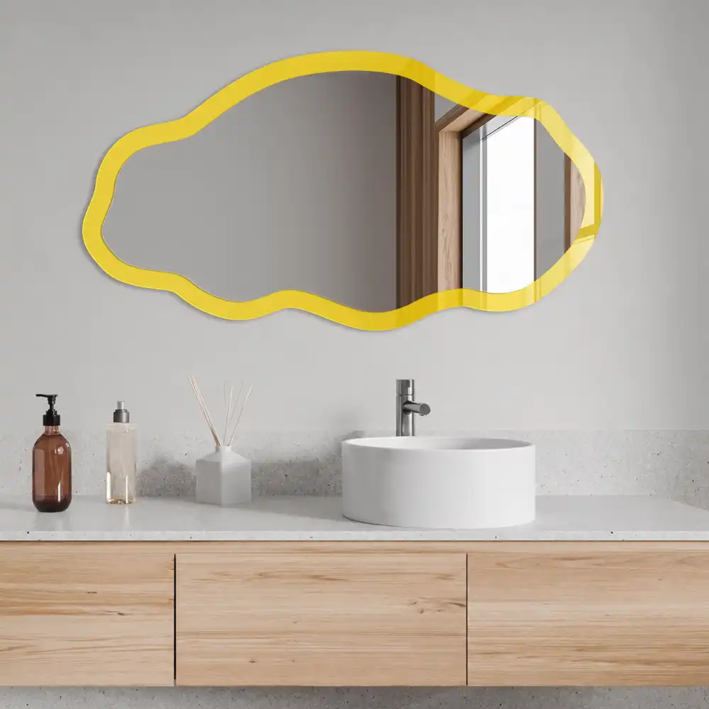 Oglindă decorativă cu formă neregulată și imprimeu galben intens