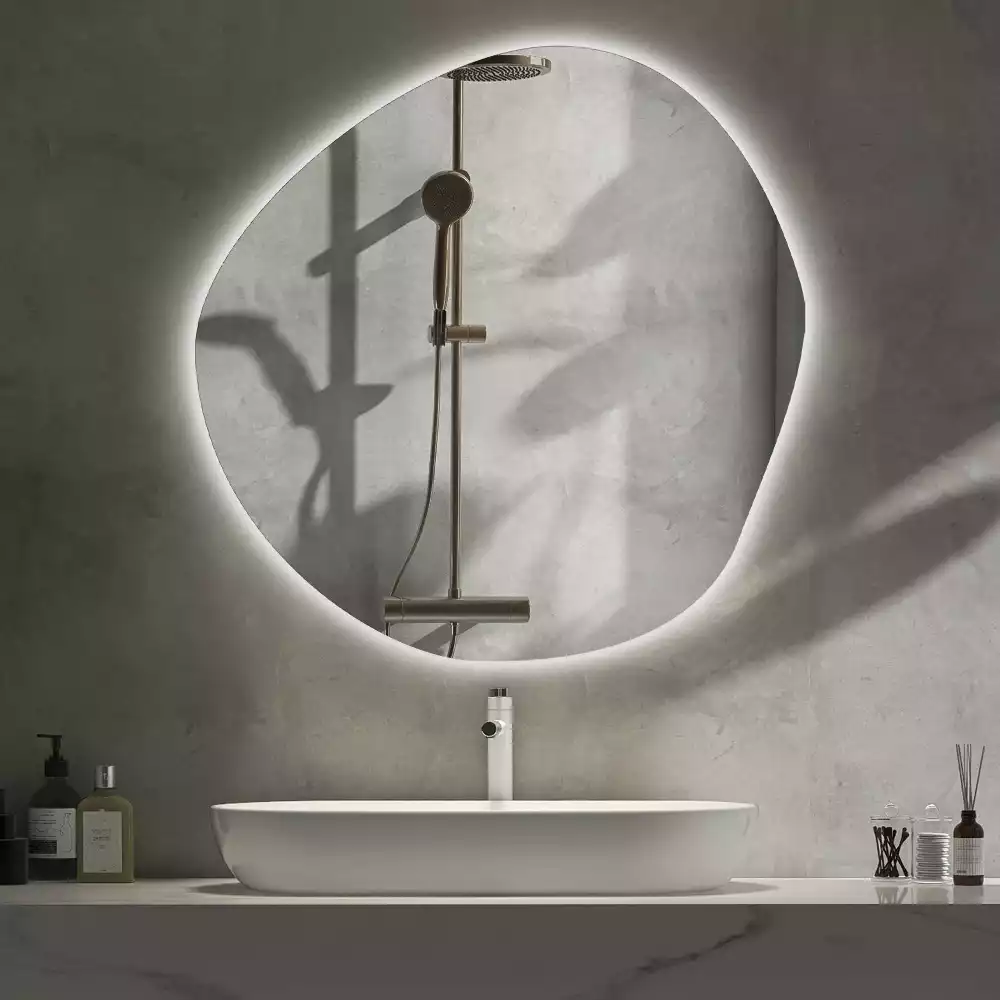 Oglindă de perete cu LED și formă neregulată în stil minimalist