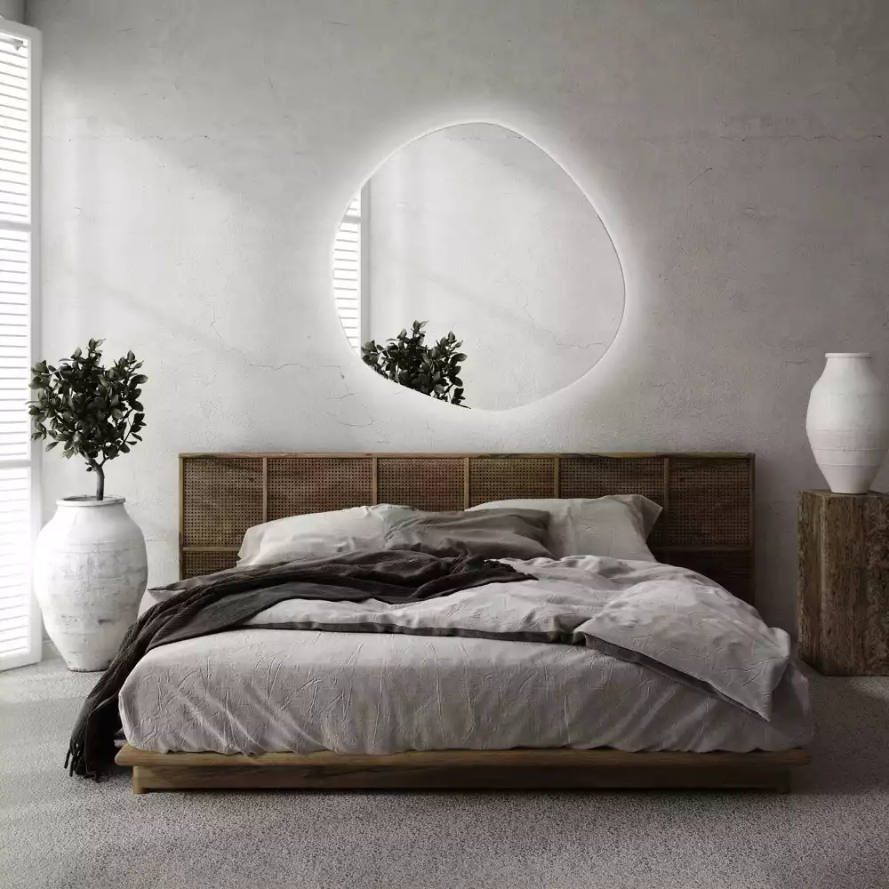 Oglindă de perete cu LED și formă neregulată în stil minimalist