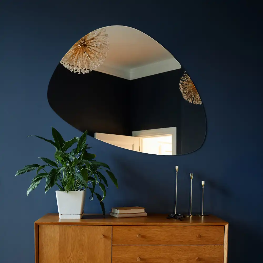 Oglindă decorativă de perete în formă de ou