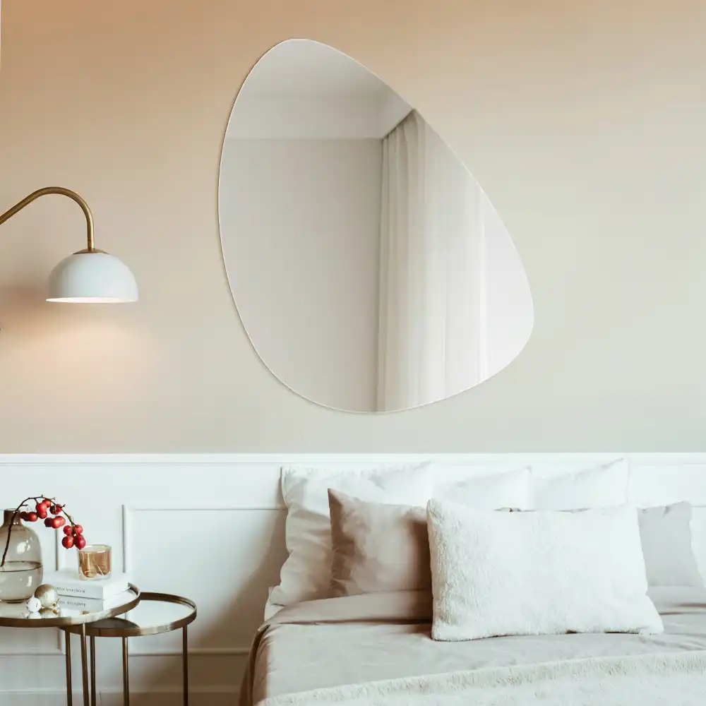 Oglindă decorativă de perete în formă de ou
