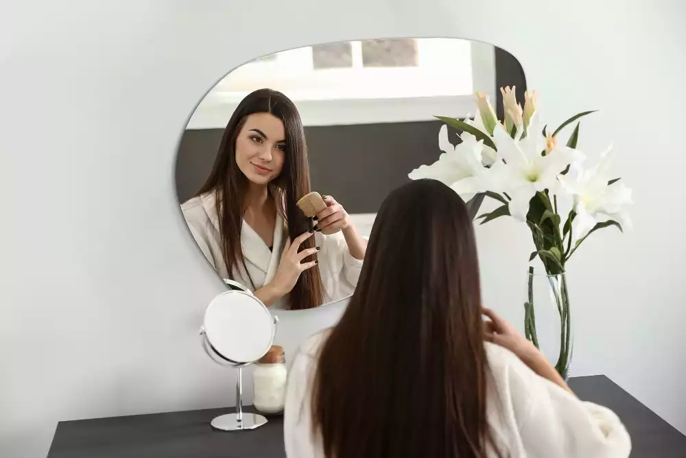 Oglindă decorativă suspendată cu formă organică
