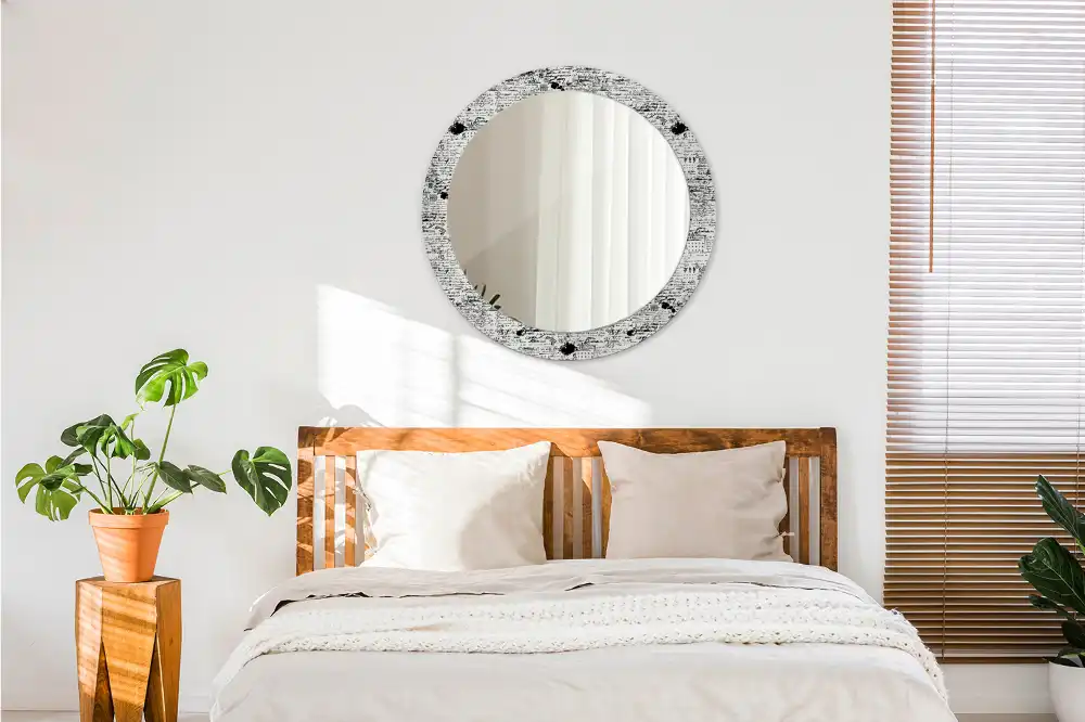 Oglindă rotundă decorativă cu design tip mâzgăleli
