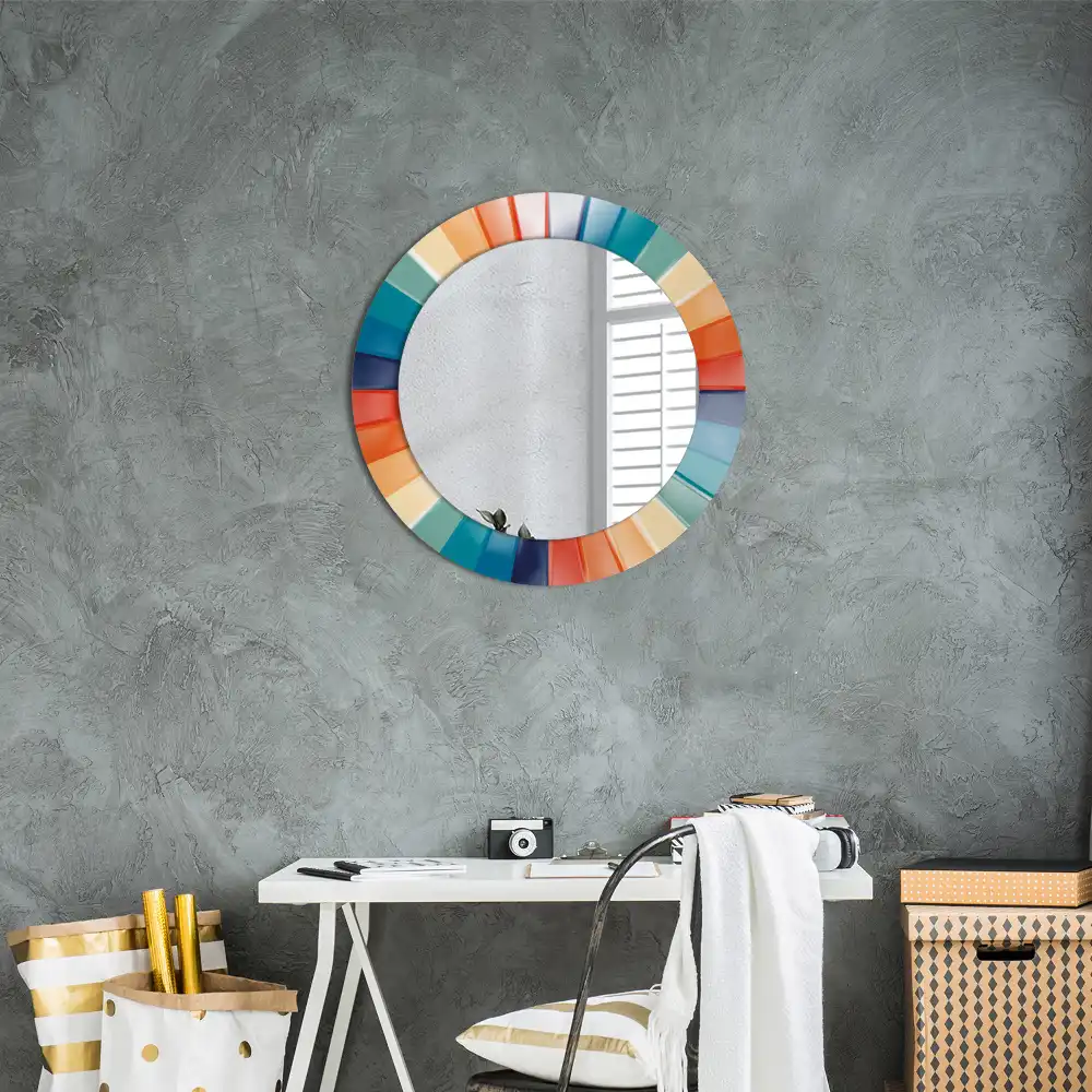 Oglindă rotundă de perete cu decor din plăci colorate sub formă de raze
