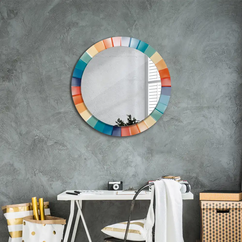 Oglindă rotundă de perete cu decor din plăci colorate sub formă de raze