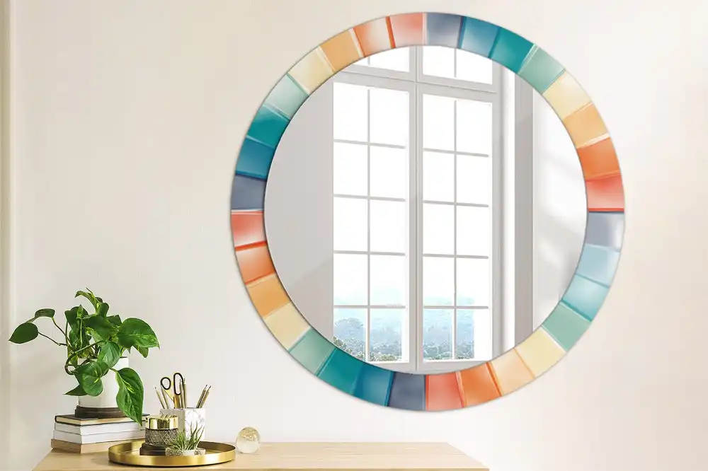 Oglindă rotundă de perete cu decor din plăci colorate sub formă de raze