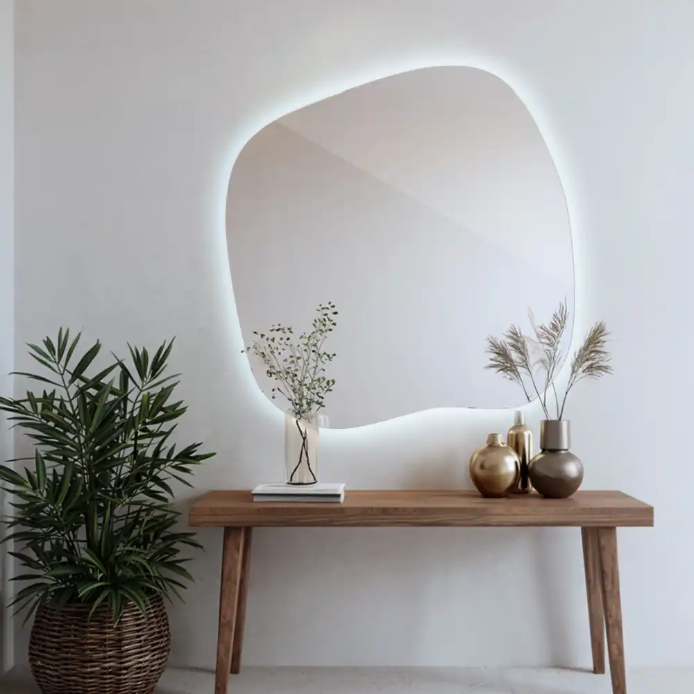 Oglindă iluminată cu formă organică