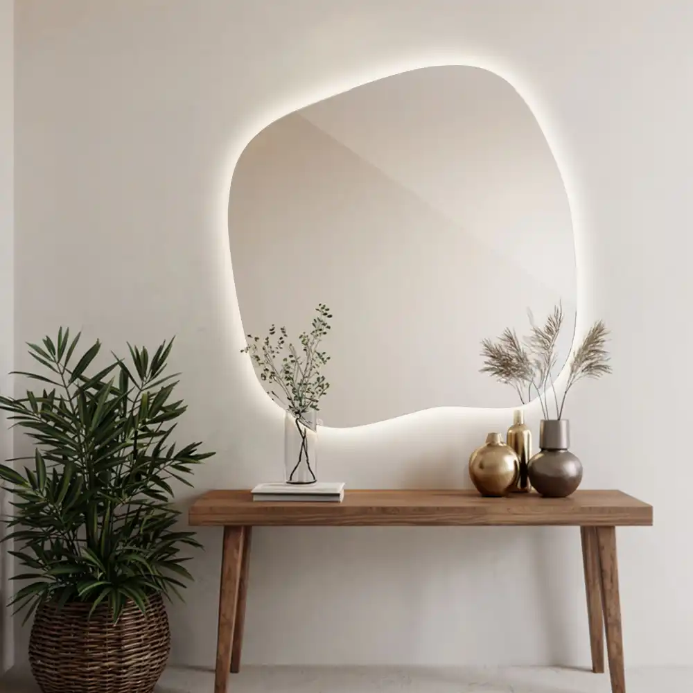 Oglindă iluminată cu formă organică
