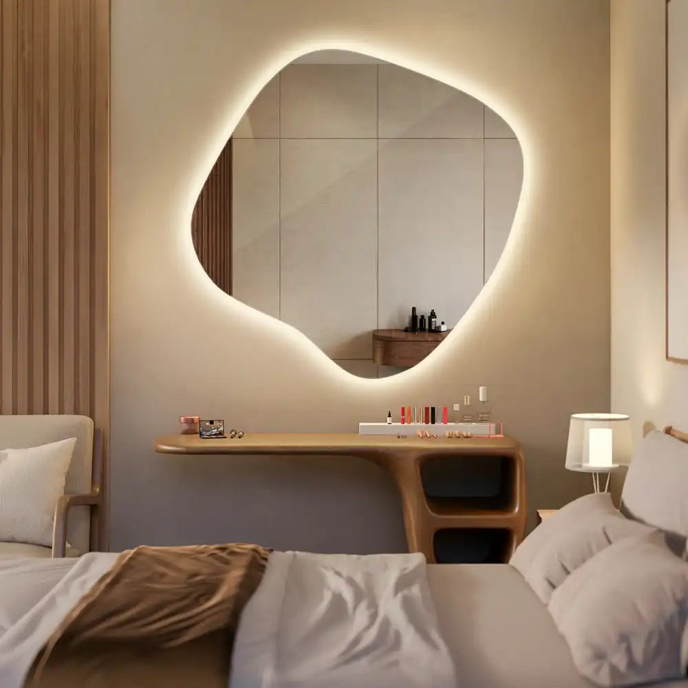 Oglindă iluminată cu formă organică