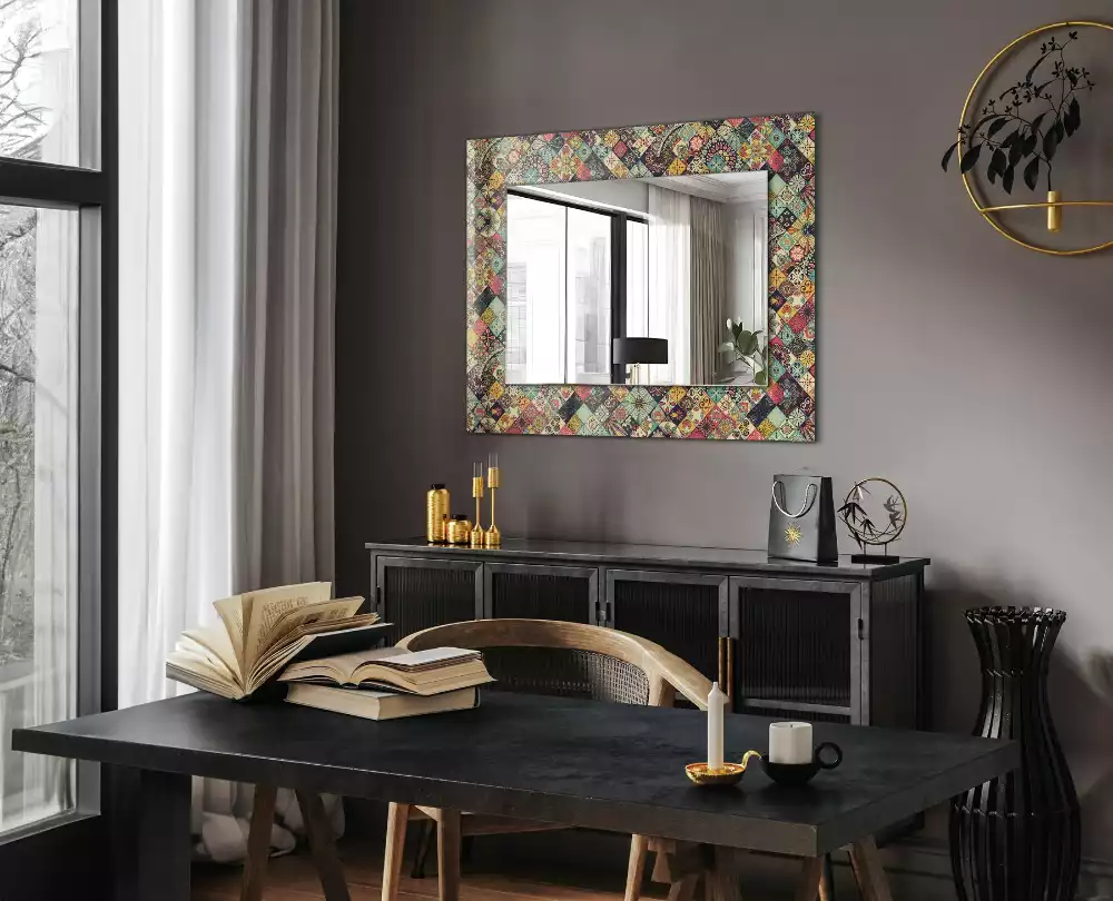 Oglindă dreptunghiulară cu ramă imprimeu patchwork colorat