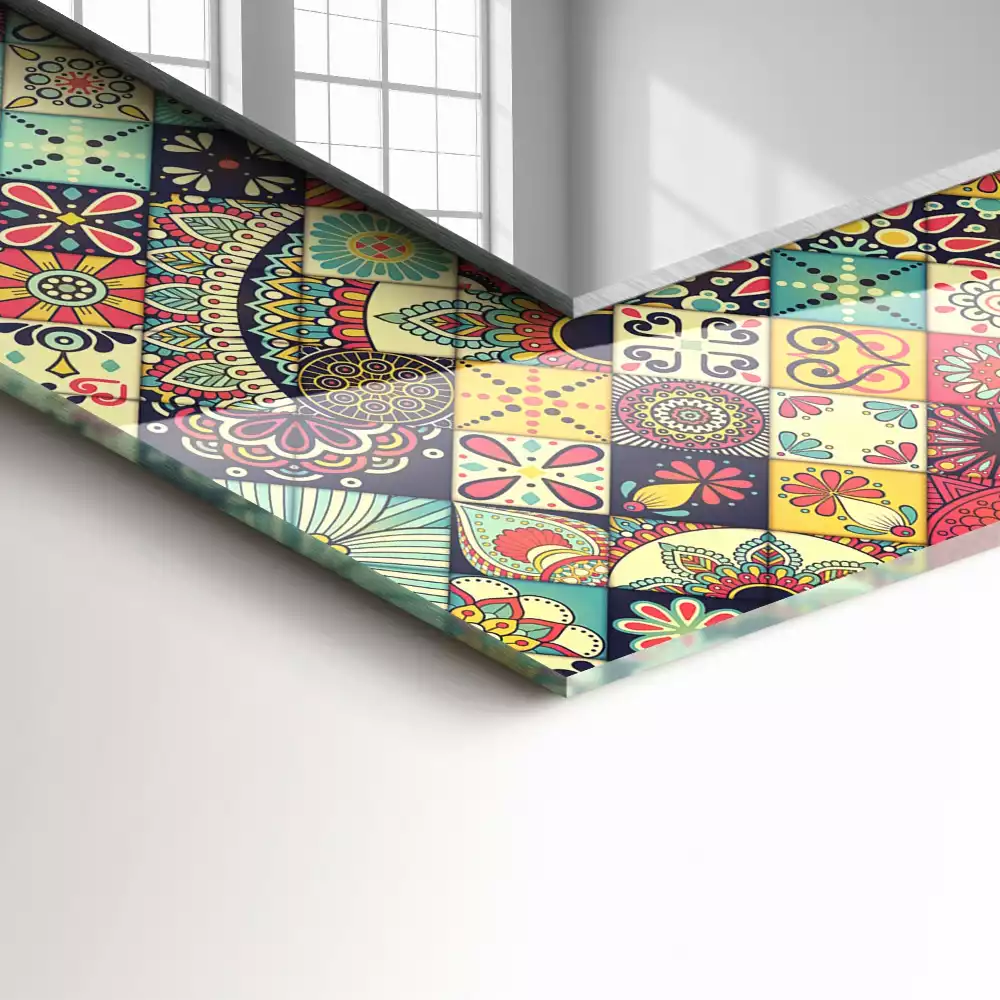 Oglindă dreptunghiulară cu ramă imprimeu patchwork colorat