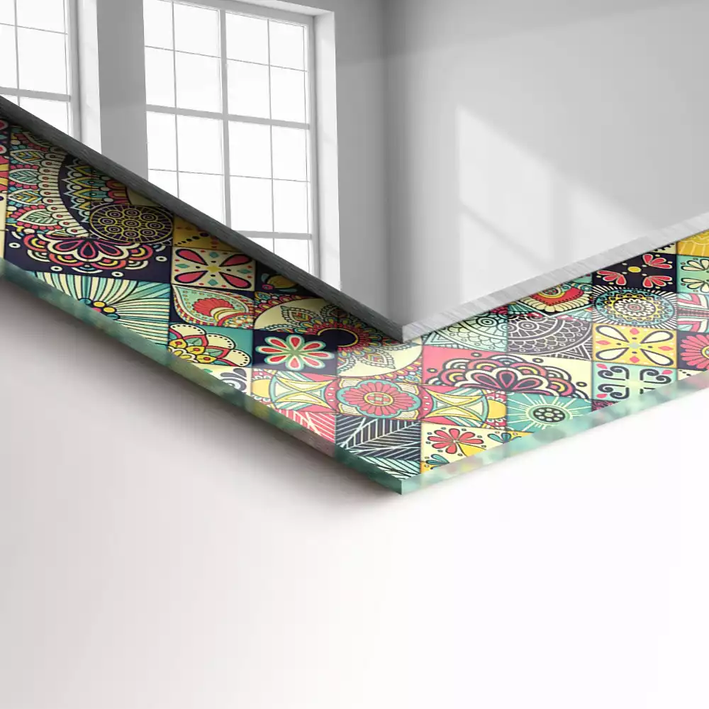 Oglindă dreptunghiulară cu ramă imprimeu patchwork colorat