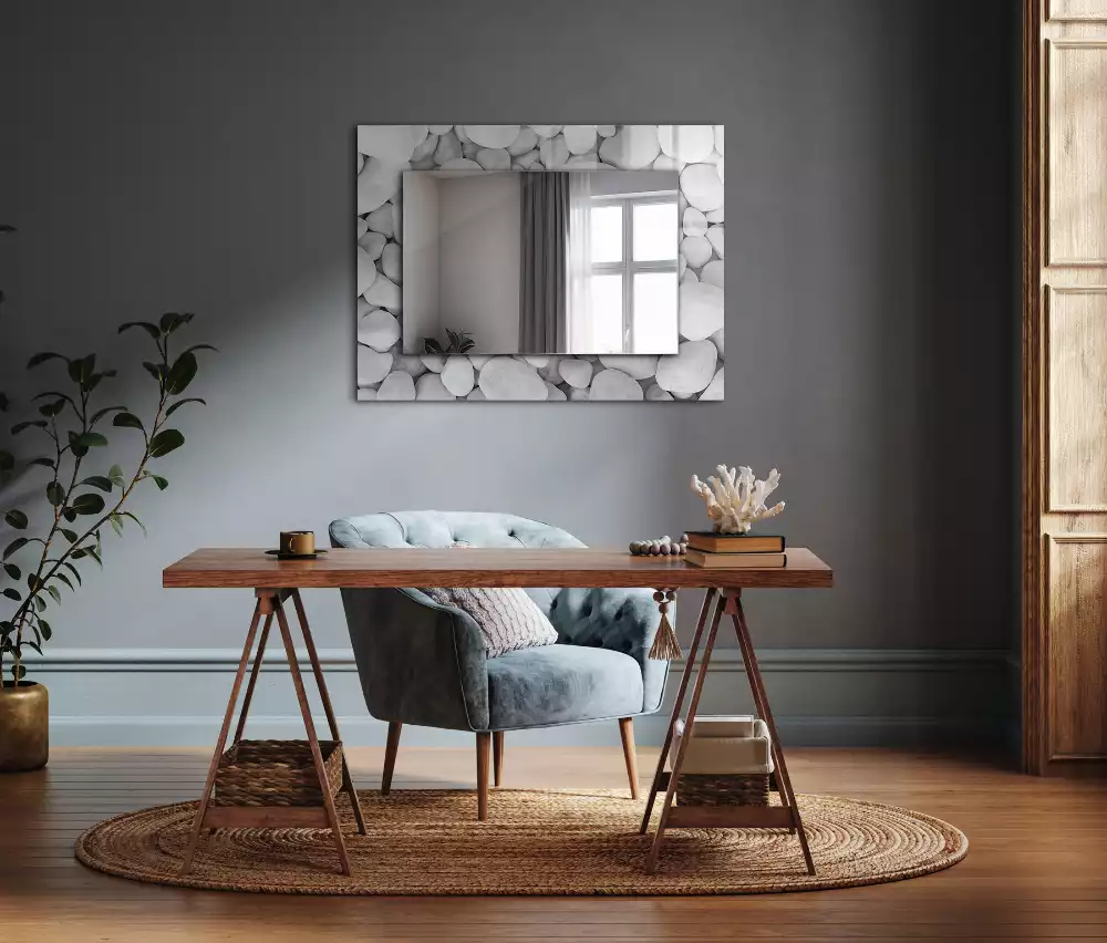 Oglindă dreptunghiulară cu ramă decorată cu pietre albe netede