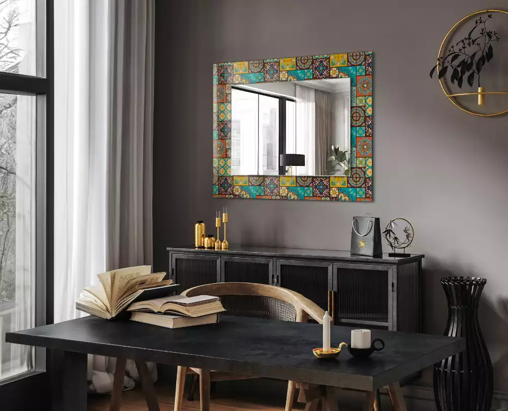 Oglindă dreptunghiulară cu decor din mozaic colorat