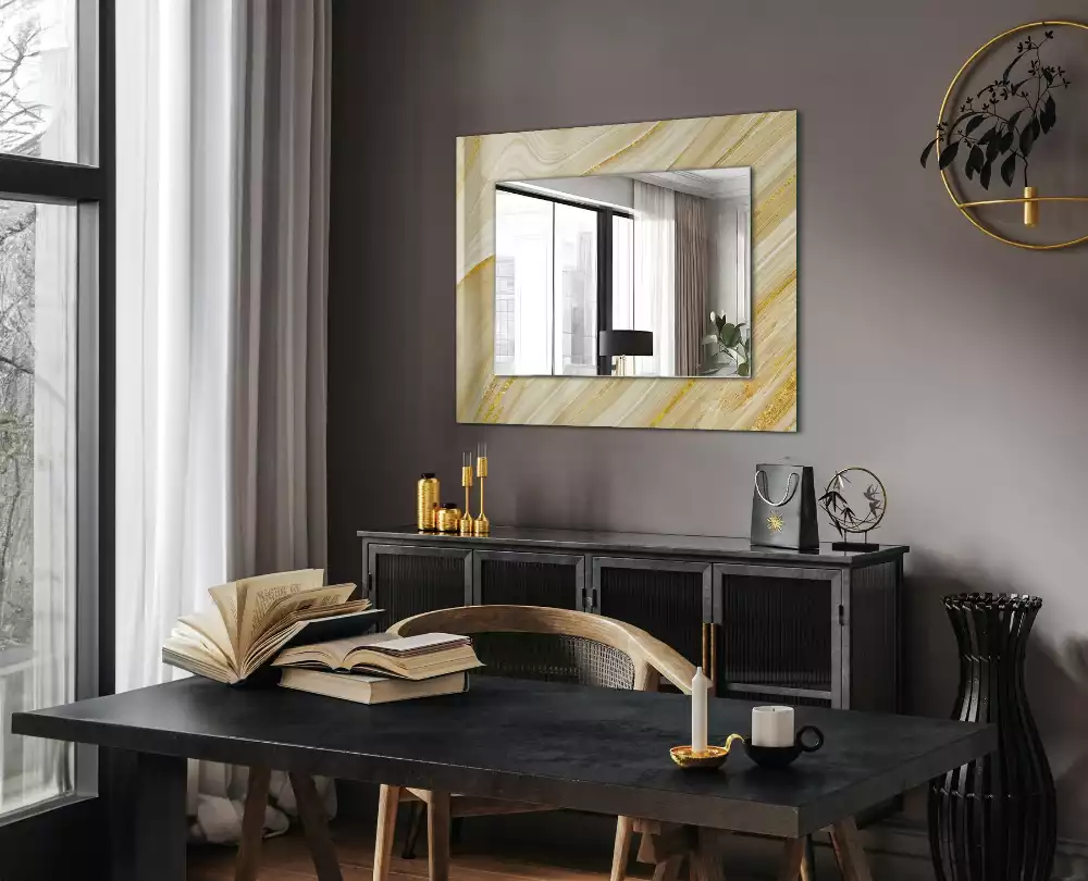 Oglindă dreptunghiulară cu decor cu linii abstracte galbene