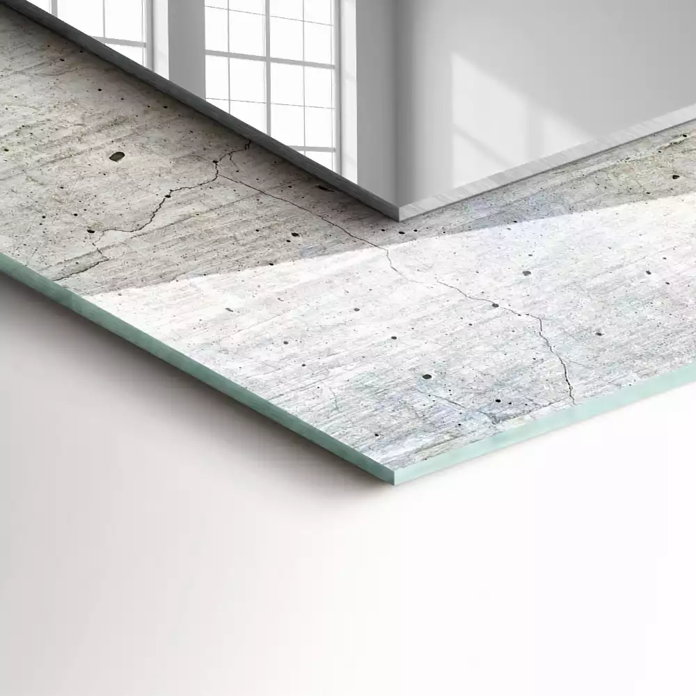 Oglindă dreptunghiulară de perete cu decor din beton crăpat
