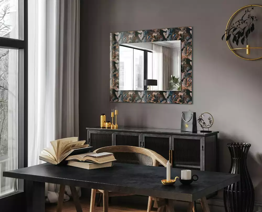 Oglindă decorativă de perete cu design floral