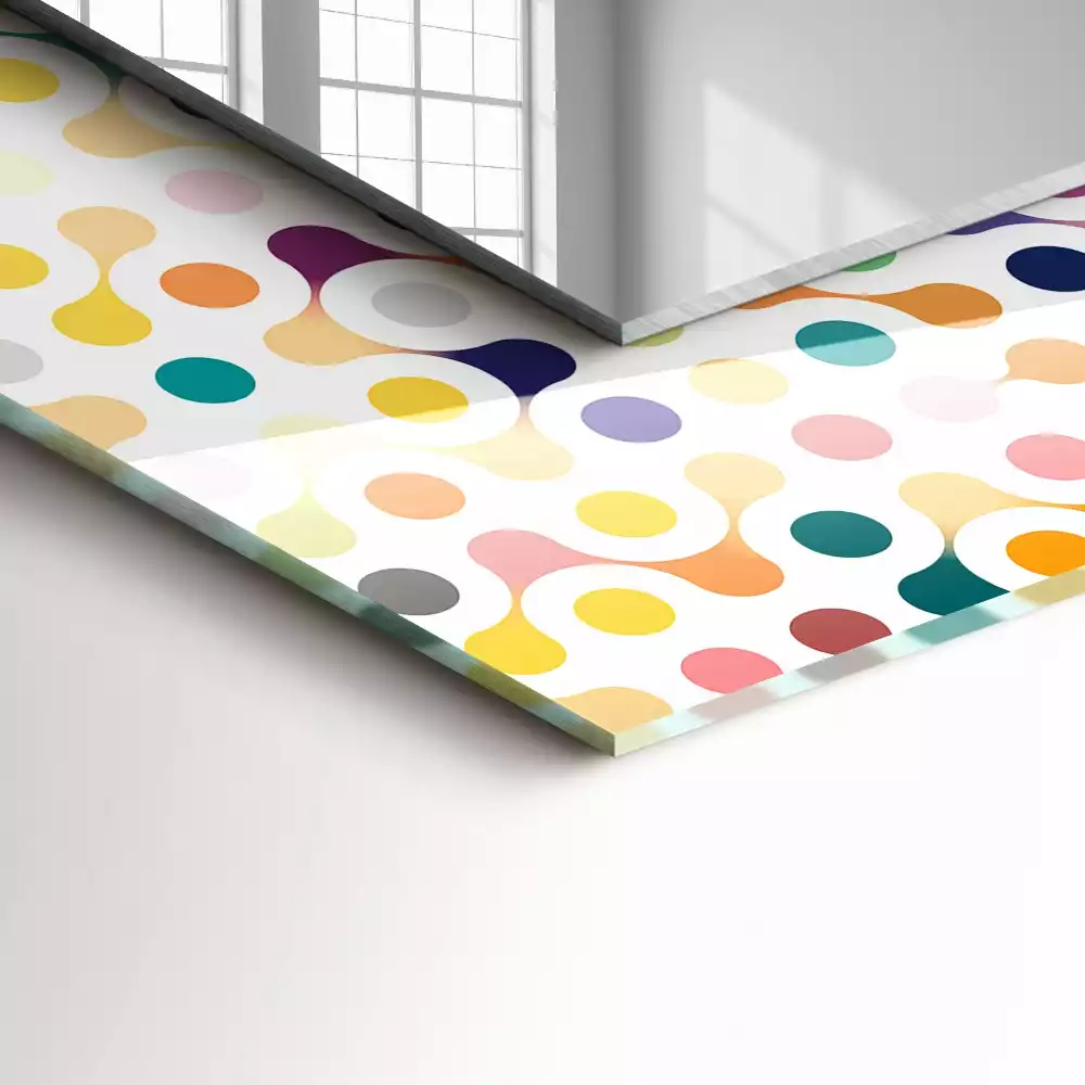 Oglindă dreptunghiulară cu ramă imprimată cu model geometric colorat