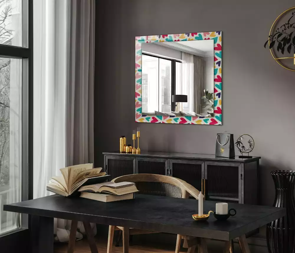 Oglindă dreptunghiulară cu decor în formă de inimă colorată