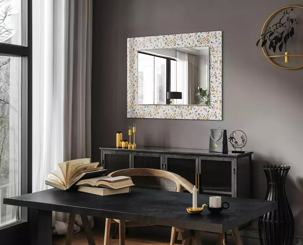 Oglindă dreptunghiulară cu ramă îmbrăcată în țesătură cu imprimeu floral