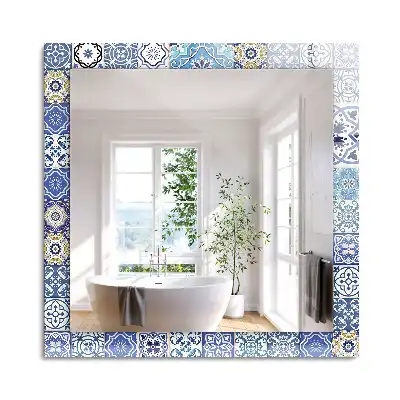 Oglindă dreptunghiulară cu decor din plăci de mozaic colorate