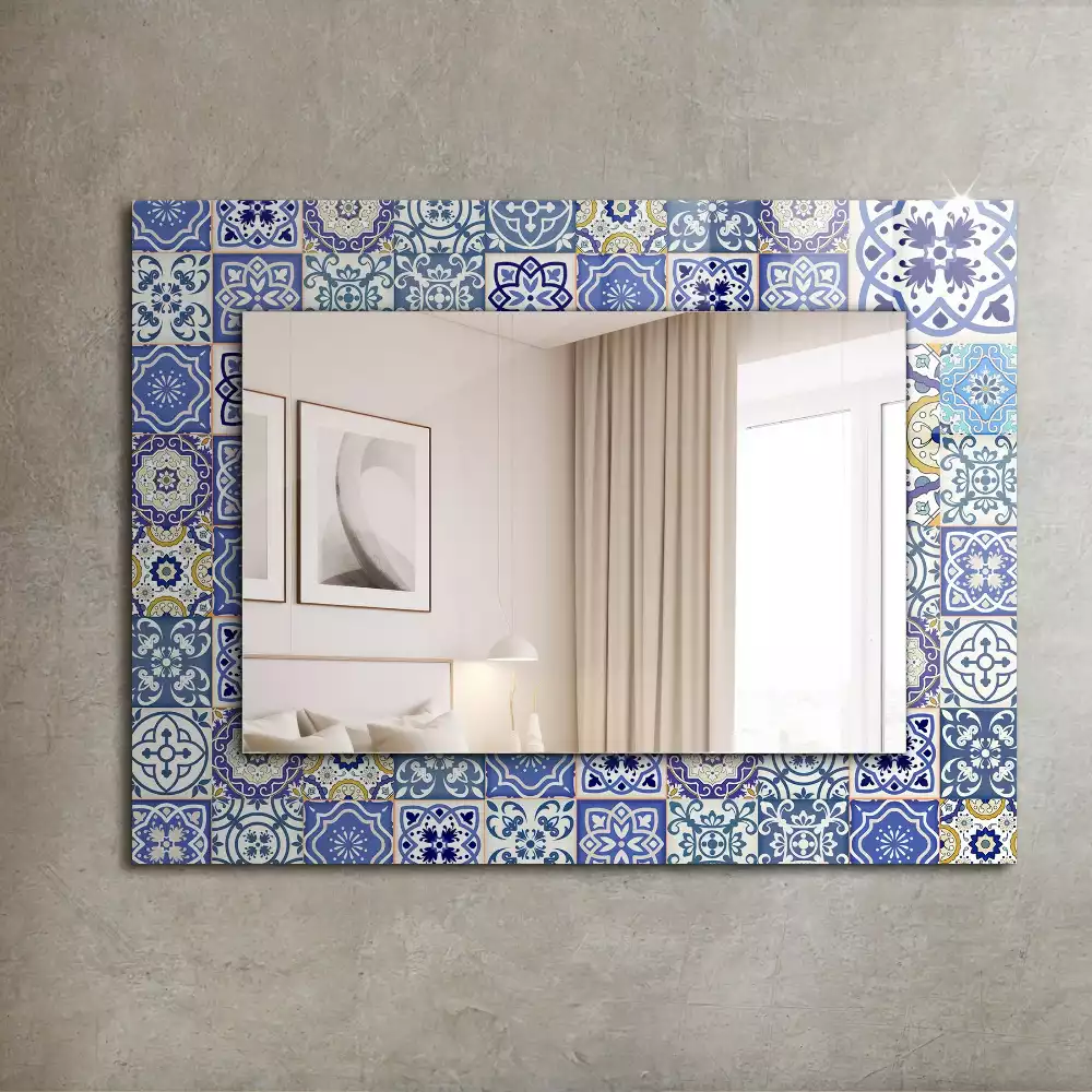 Oglindă dreptunghiulară cu decor din plăci de mozaic colorate