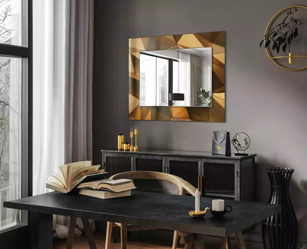 Oglindă dreptunghiulară cu ramă decorată cu imprimeu geometric auriu